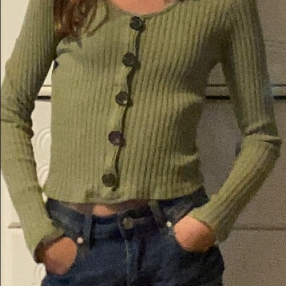 darkish green long sleeve cropped shirt (kids)